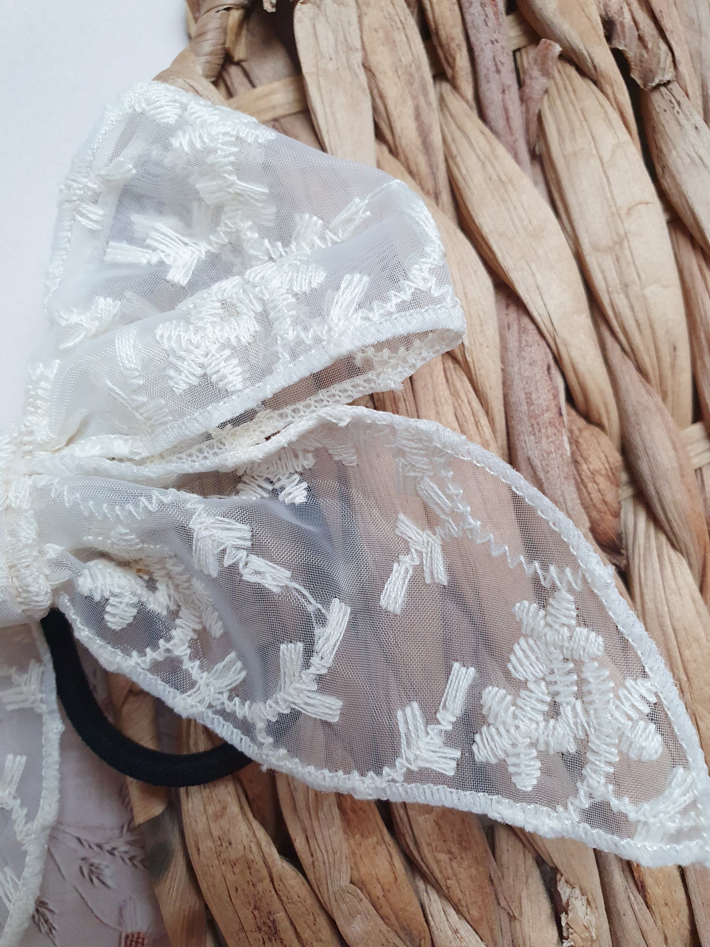 Strik van kant - Ivory blossom