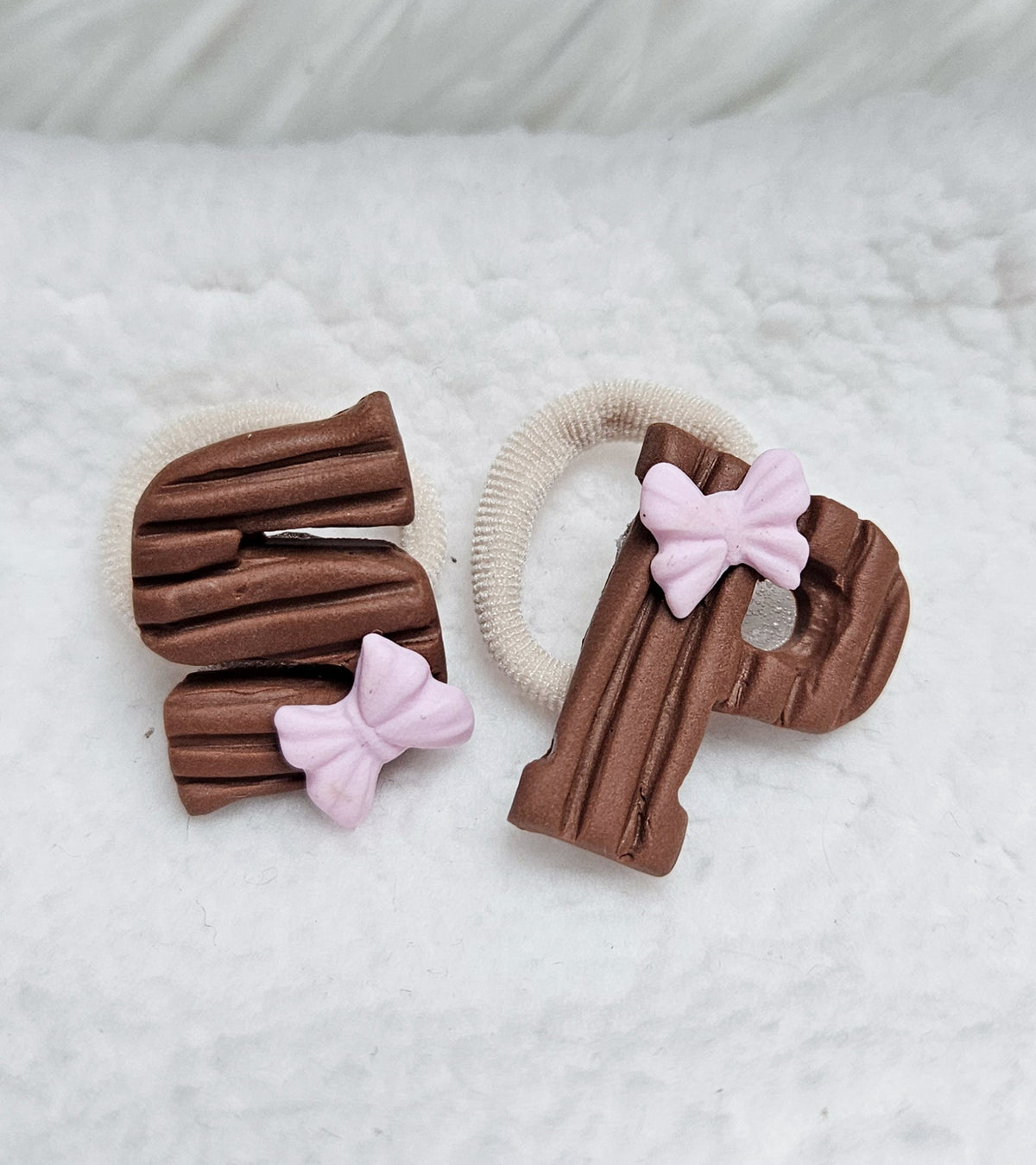 Mini of maxi elastiekjes - Chocoladeletters Roze
