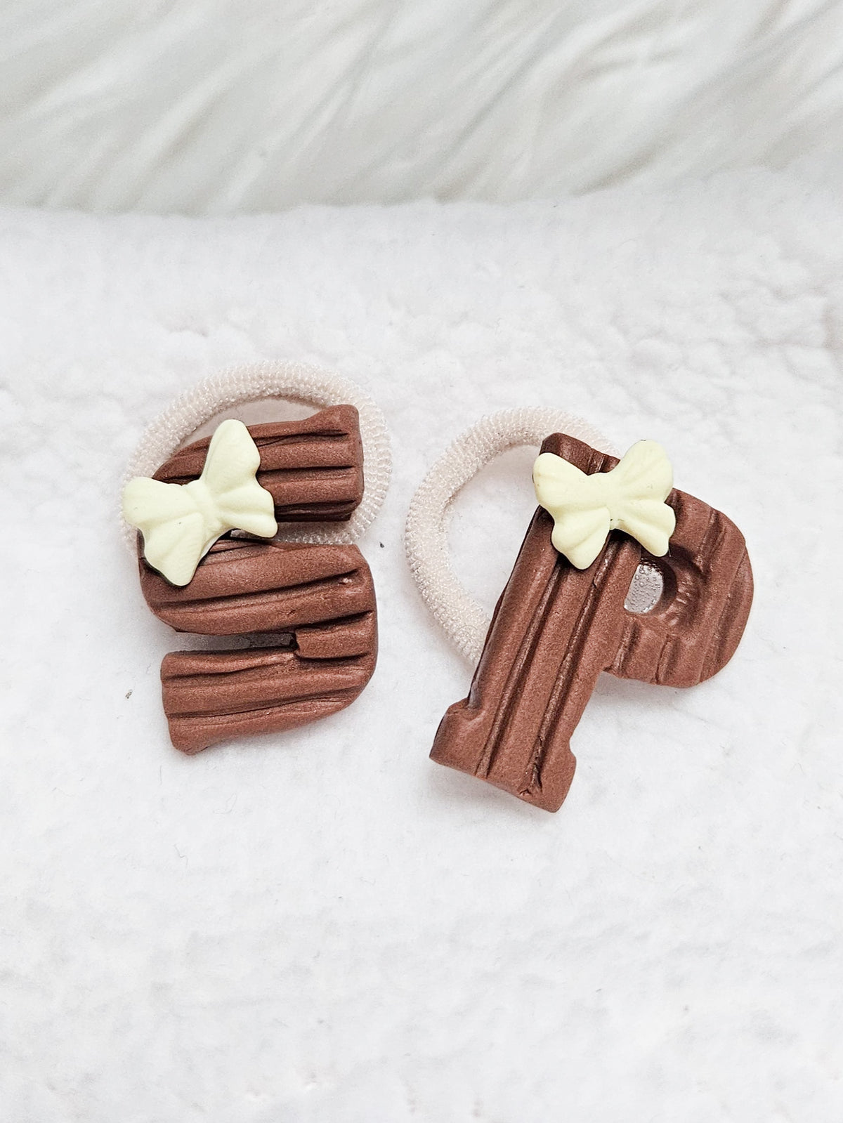 Mini of maxi elastiekjes - Chocoladeletters Geel