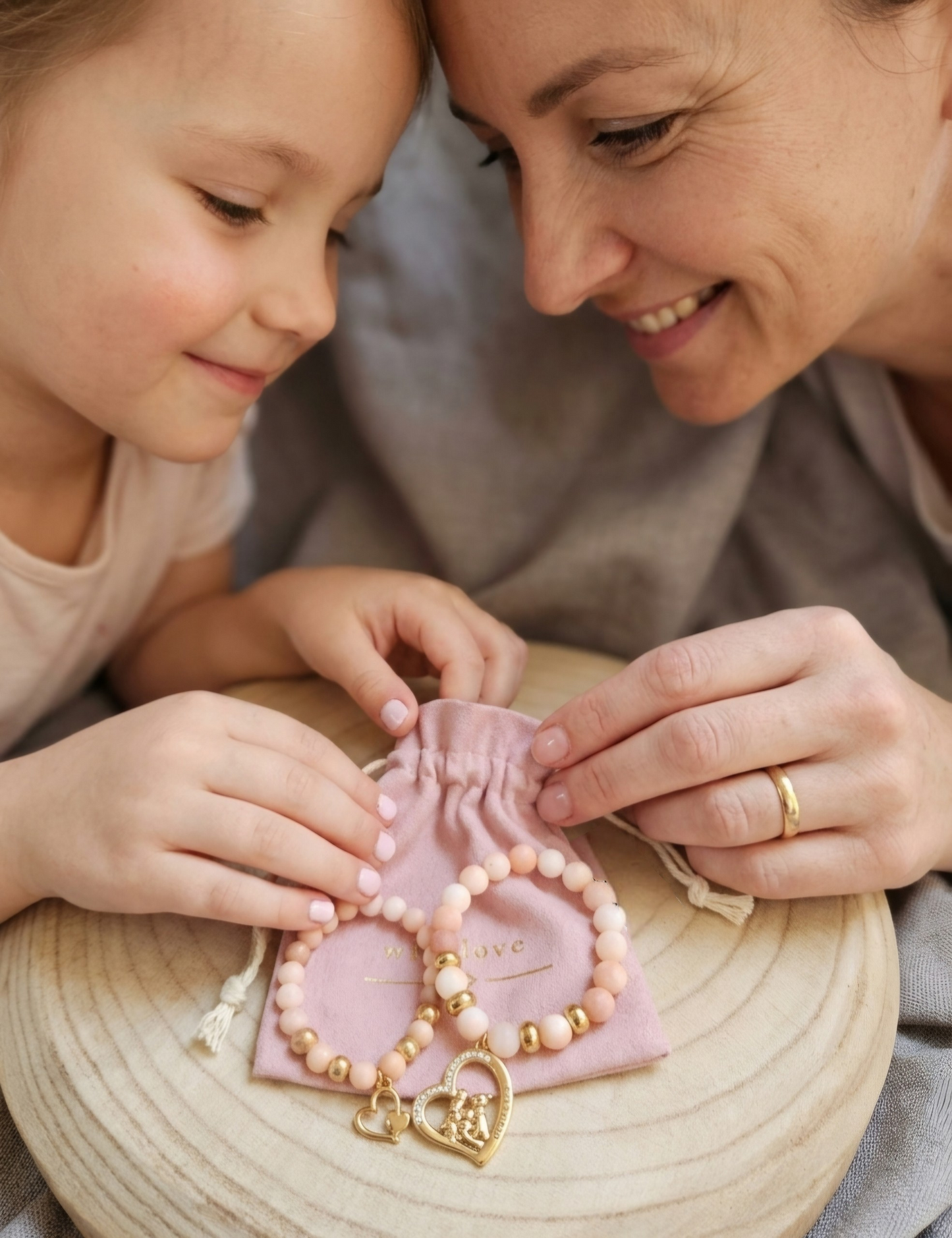 Handgemaakte armbanden van ECHTE natuursteen (mat roze/beige)