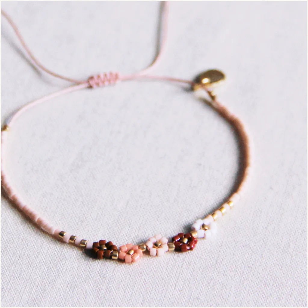Armbandje - Madeliefjes Nude Mix