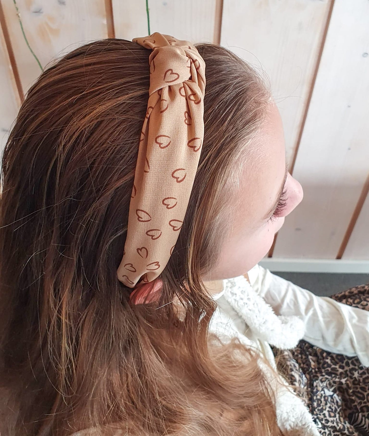 Knoop haarband/diadeem - 𝐵𝑒𝑖𝑔𝑒 ℎ𝑎𝑟𝑡𝑗𝑒𝑠