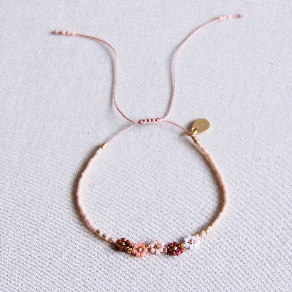 Armbandje - Madeliefjes Nude Mix